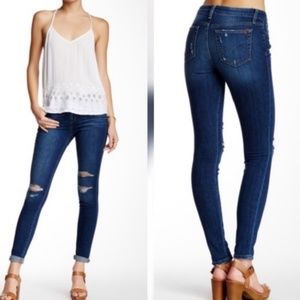 Joe’s Jeans Icon Vivian skinny Distressed Skinny Stretch. Size 29